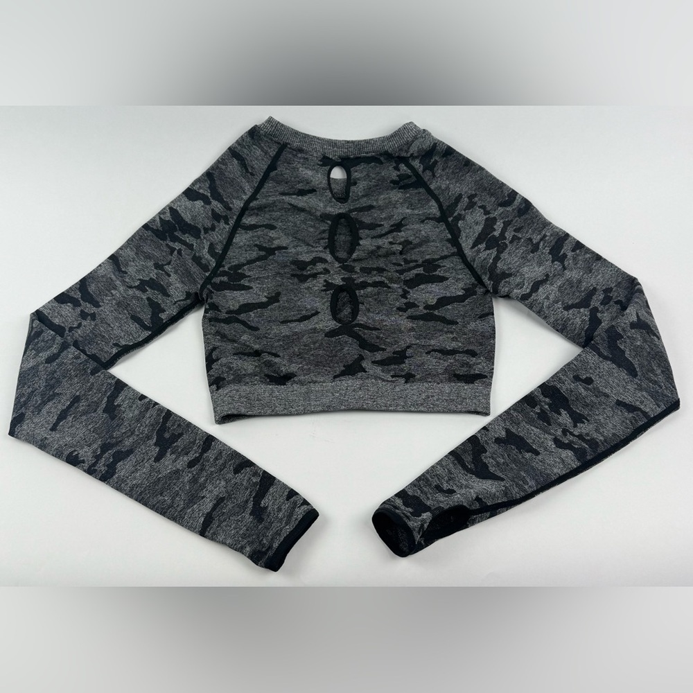 Women’s Seamless Camo Long Sleeve Crop Top Open Back Thumbholes Size S - Picture 3 of 6